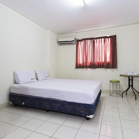 Reddoorz Apartment @ Pulo Gadung Джакарта Екстериор снимка