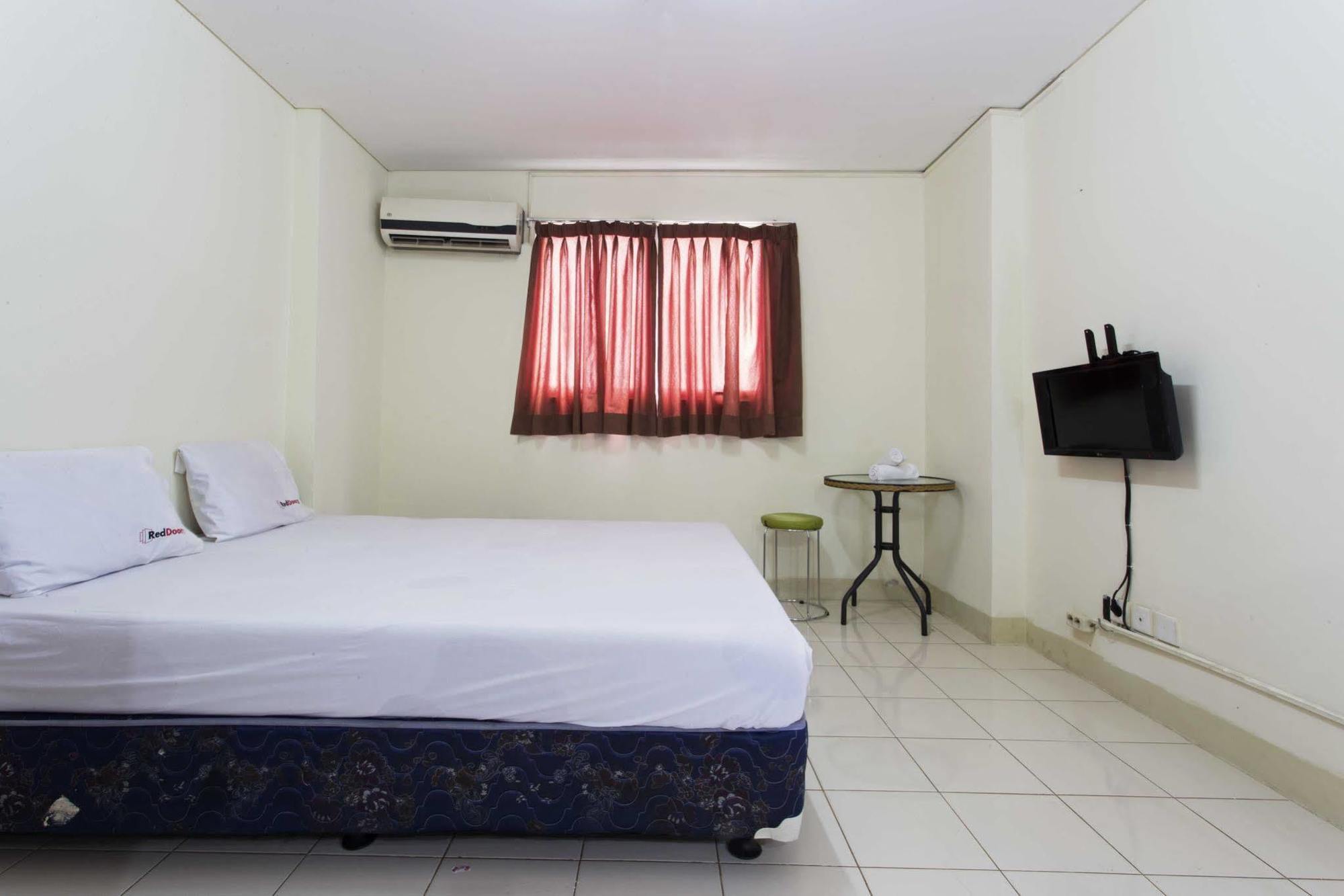 Reddoorz Apartment @ Pulo Gadung Джакарта Екстериор снимка