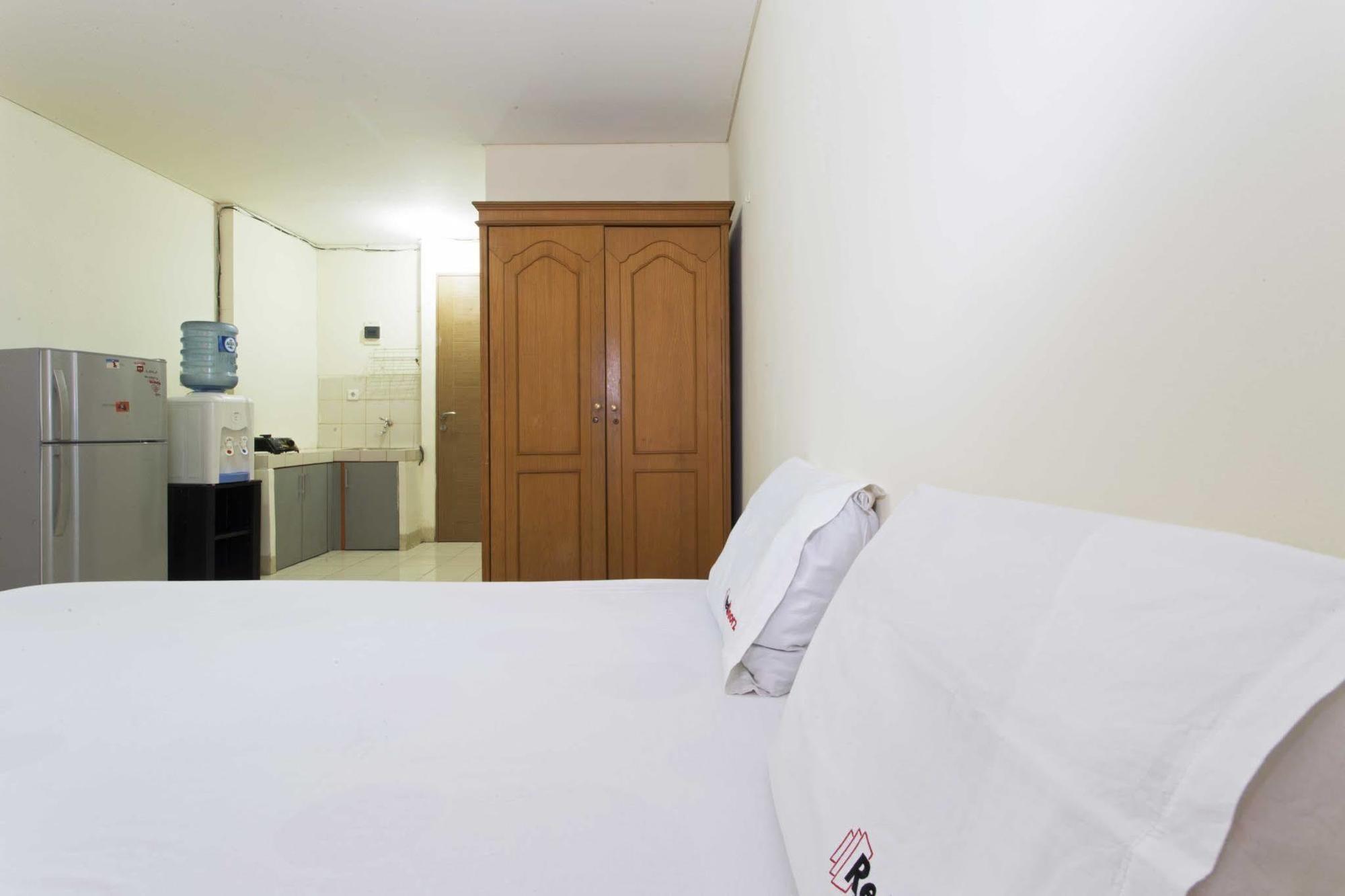 Reddoorz Apartment @ Pulo Gadung Джакарта Екстериор снимка
