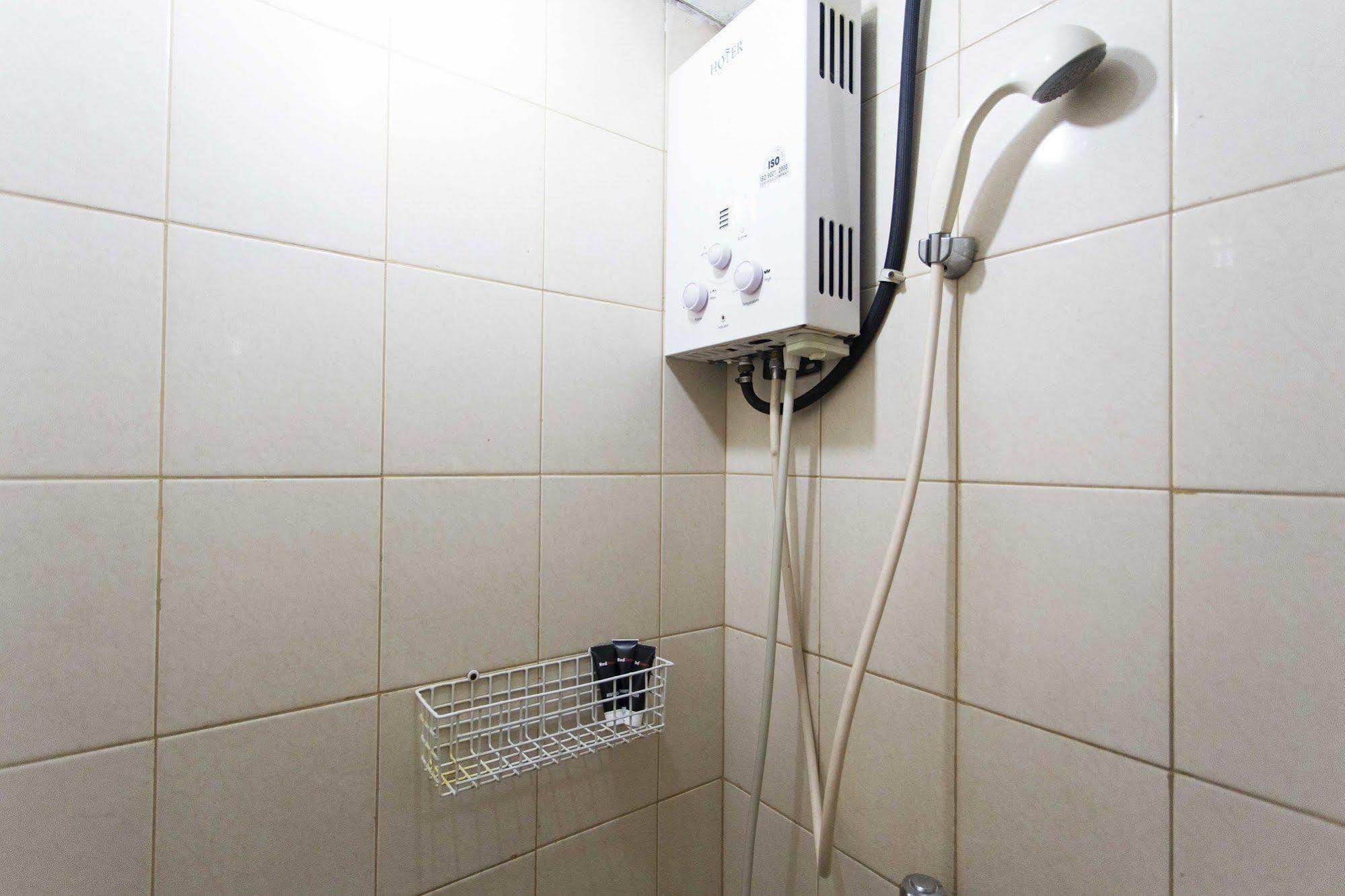 Reddoorz Apartment @ Pulo Gadung Джакарта Екстериор снимка